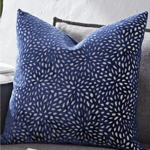 Better Homes & Gardens feather filled,removable zipper cover,velvet textured